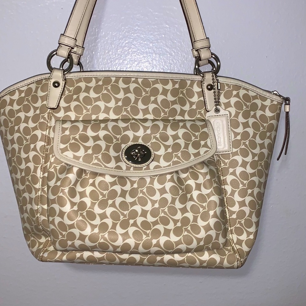 ✨✨Beautiful large Coach bag✨✨